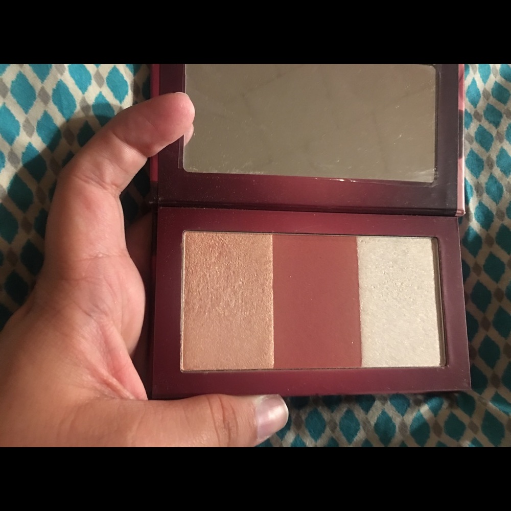 Cosmetics - Picture 2 of 8